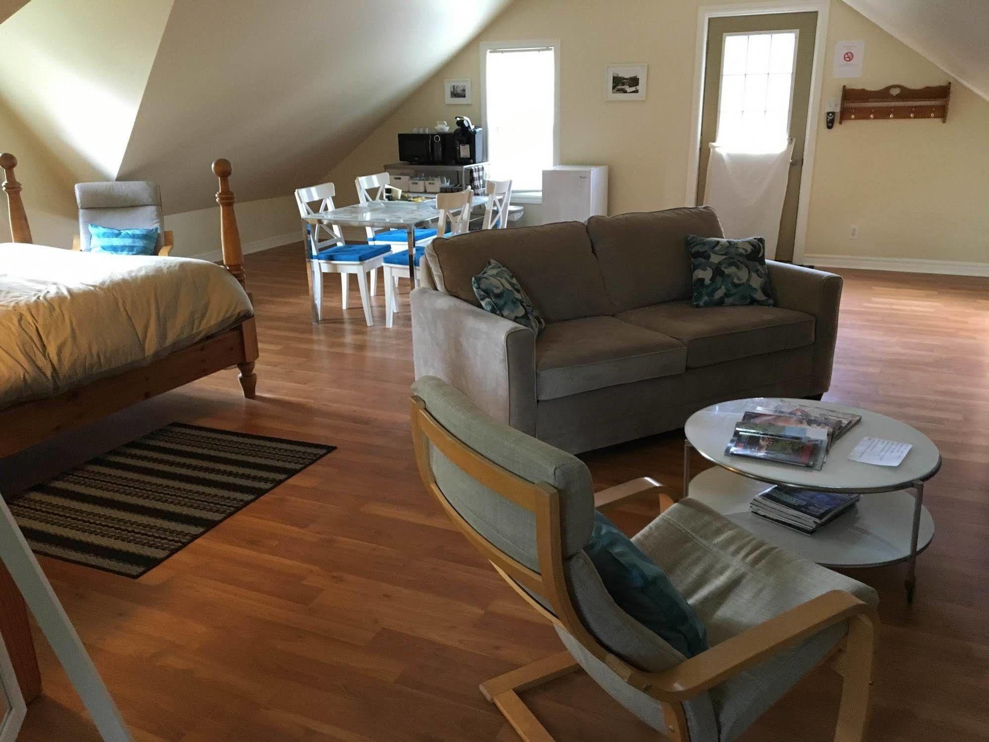 Merrickville Guest Suites Exteriör bild